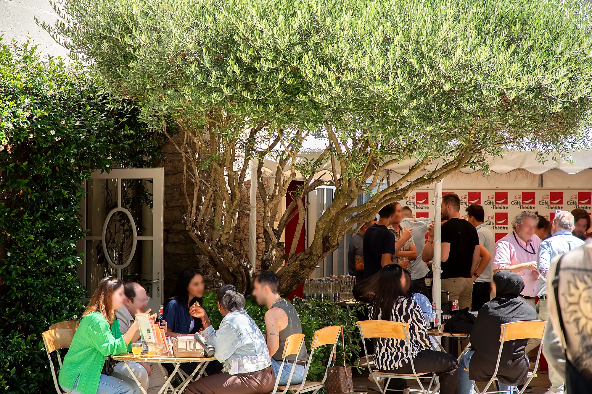 Déjeuner cocktail dans la cour-jardin Nantes
