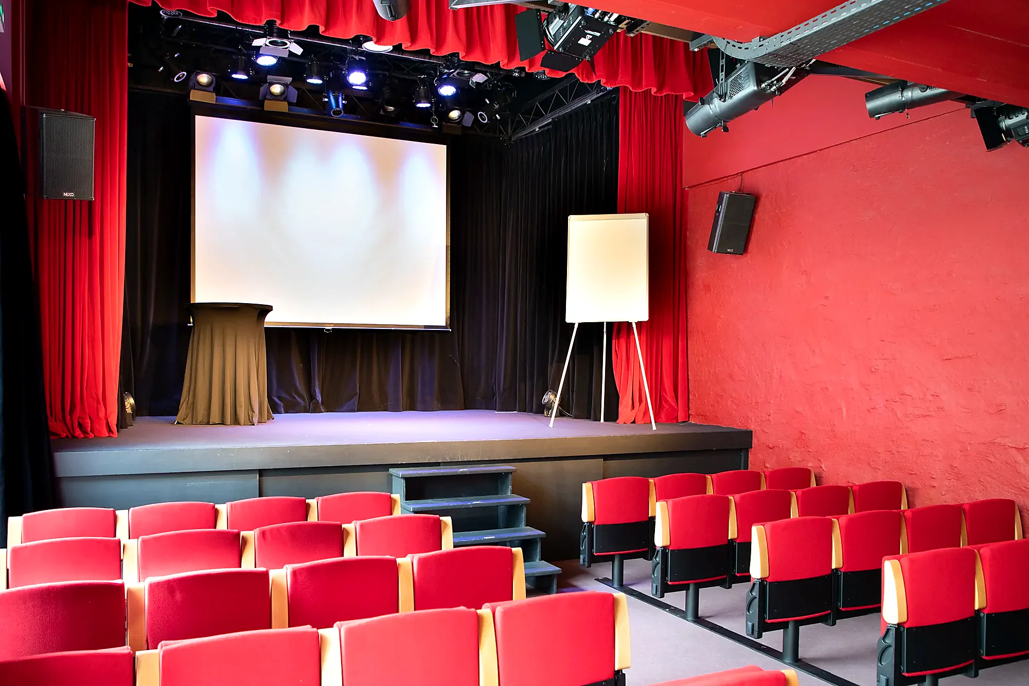 Théâtre Kev Adams Nantes 50 personnes salle conférence
